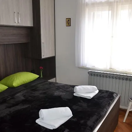 Deluxe Stomorica * Zára