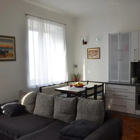 Deluxe Stomorica Zára